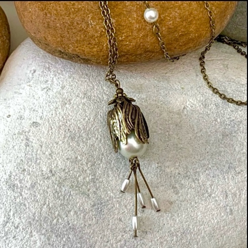 Tulip Pearl Pendant